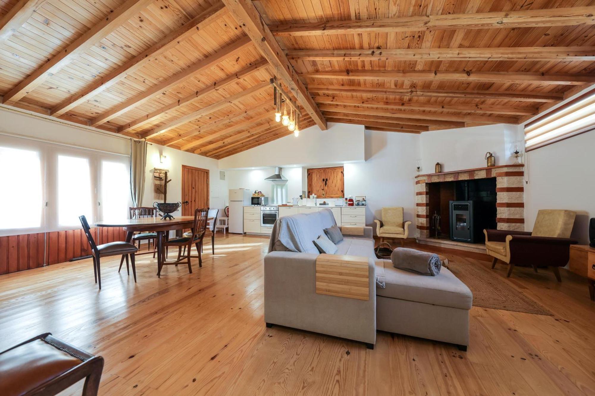 Renovated Wine Press House - With Pool Villa Porto de Mos  Room photo